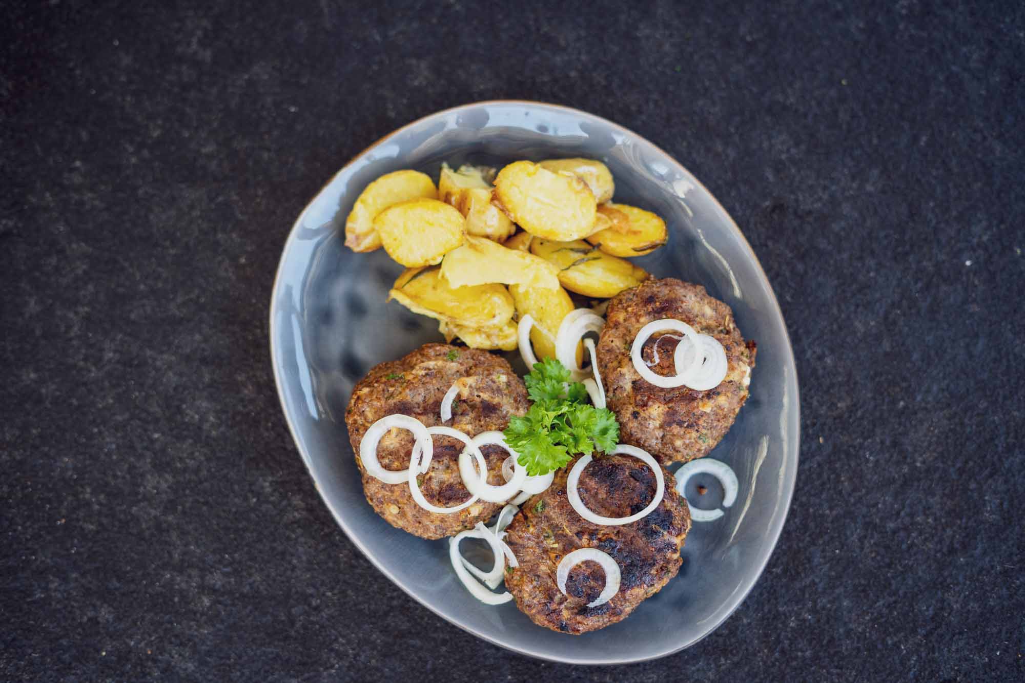 Home bifteki grillen frikadelle knoblauchdip 04